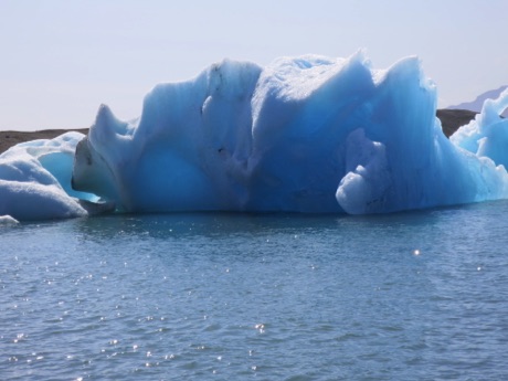 Jokulsarlon glacier lagoon large piece of ice